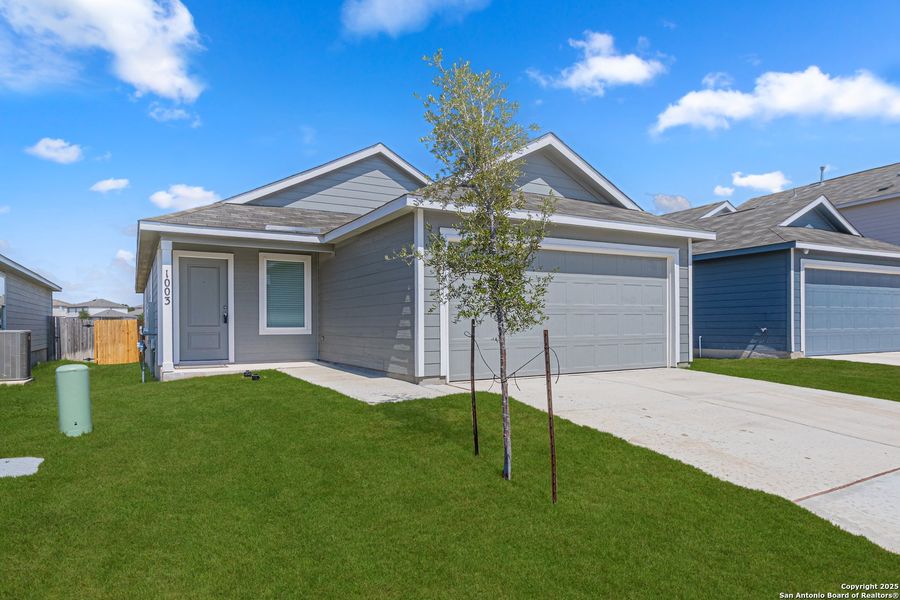 Front exterior of a new home in Landon Ridge, San Antonio, TX, highlighting curb appeal (Image 1). Front exterior of a new home in Landon Ridge, San Antonio, TX, highlighting curb appeal (Image 1).