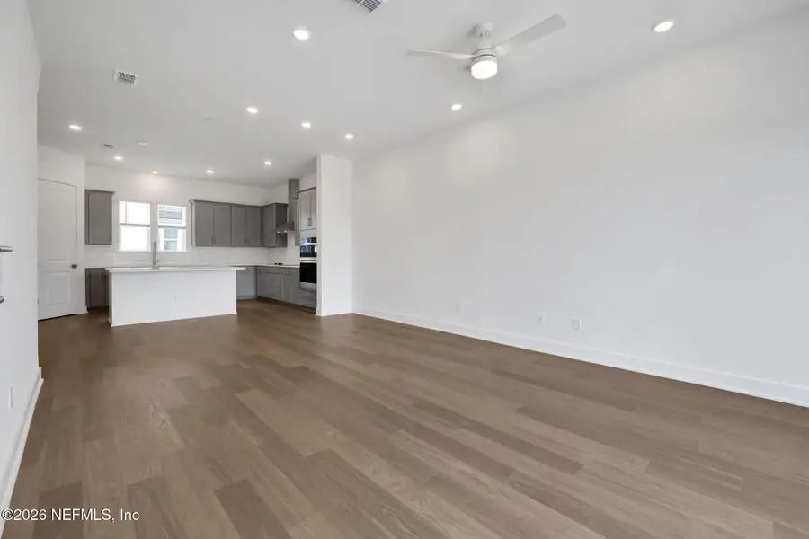 Spacious, unfurnished interior of a new home in , Jacksonville Beach (Image 32).