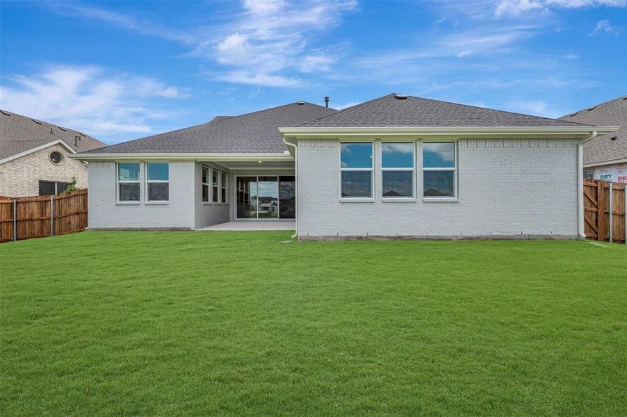Exterior details and patio area of a home in Elevon, Lavon (Image 23).
