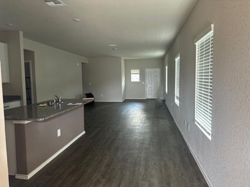 Spacious, unfurnished interior of a new home in Spring Valley, New Braunfels (Image 11).