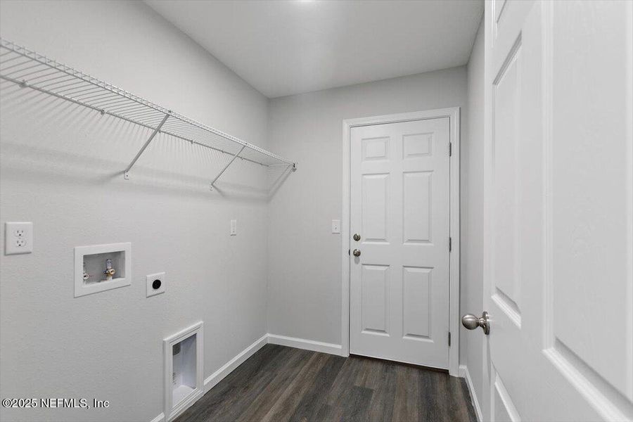 Spacious, unfurnished interior of a new home in , Jacksonville (Image 20).