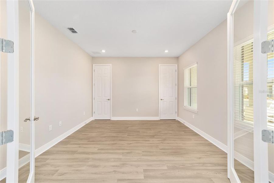 Spacious, unfurnished interior of a new home in , Ocala (Image 35).