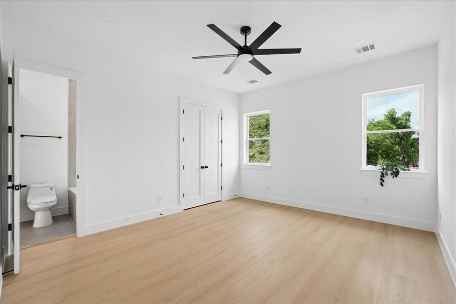 Spacious, unfurnished interior of a new home in , Dallas (Image 18).