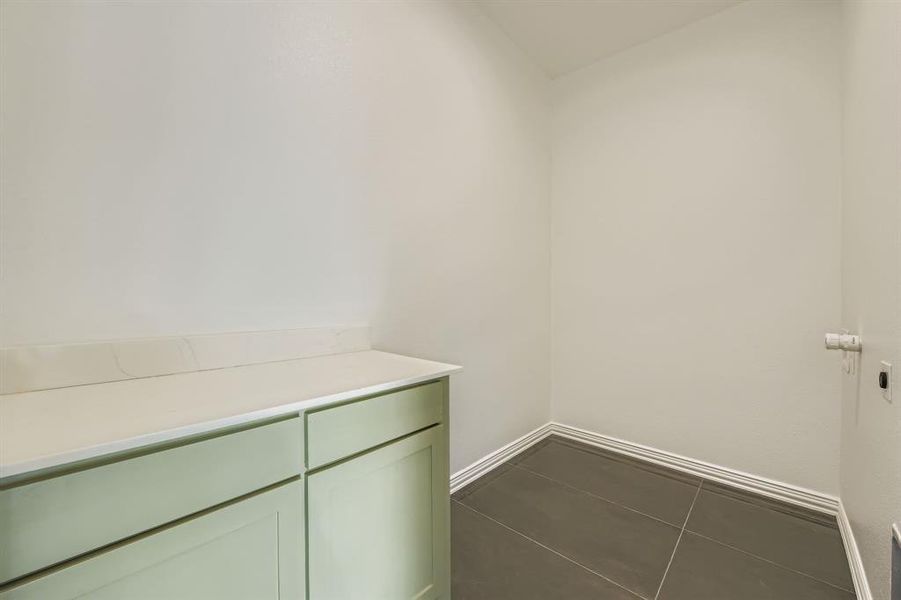 Spacious, unfurnished interior of a new home in , Grand Prairie (Image 14).