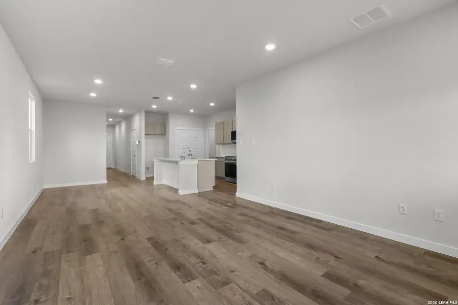 Spacious, unfurnished interior of a new home in Applewhite Meadows, San Antonio (Image 28).