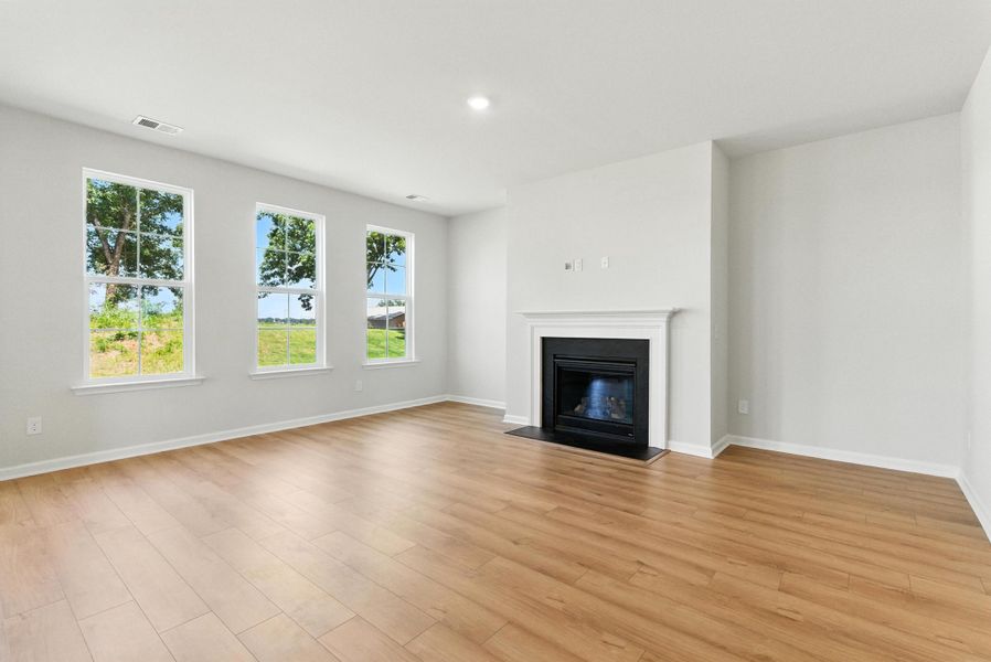 Spacious, unfurnished interior of a new home in Six Oaks, Summerville (Image 33).