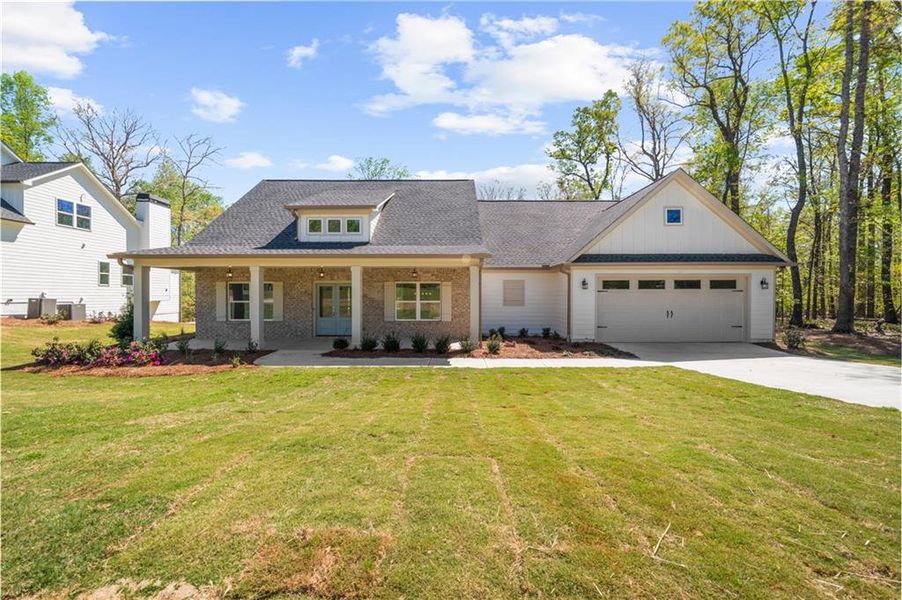 Exterior details and patio area of a home in , Gainesville (Image 25).