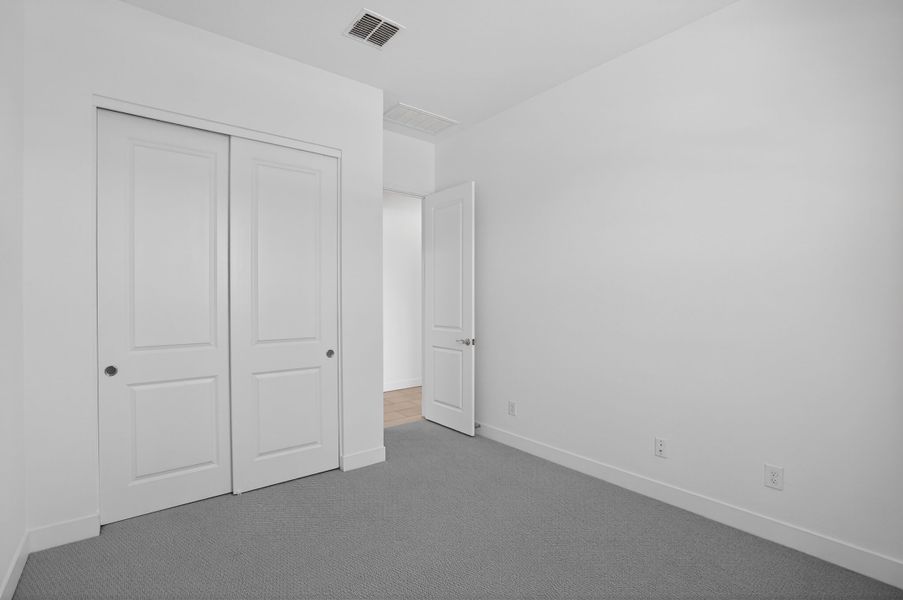 Spacious, unfurnished interior of a new home in Stonehaven, Glendale (Image 36).