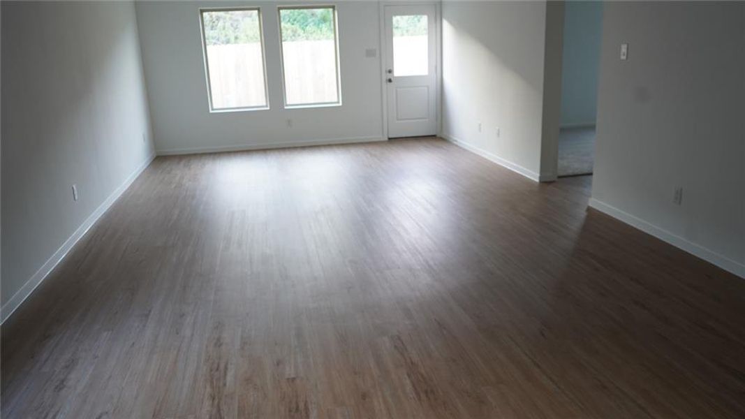 Spacious, unfurnished interior of a new home in Flagstone, Humble (Image 9).
