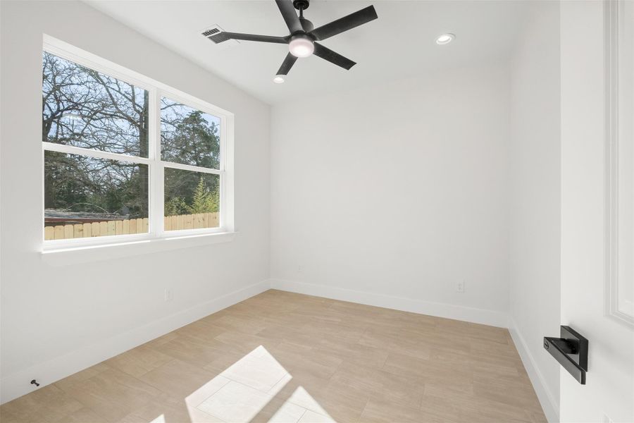 Spacious, unfurnished interior of a new home in , Smithville (Image 15).