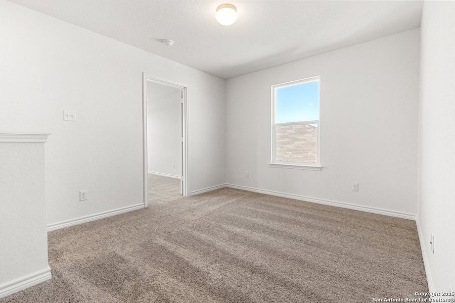 Spacious, unfurnished interior of a new home in Knox Ridge, Converse (Image 7).