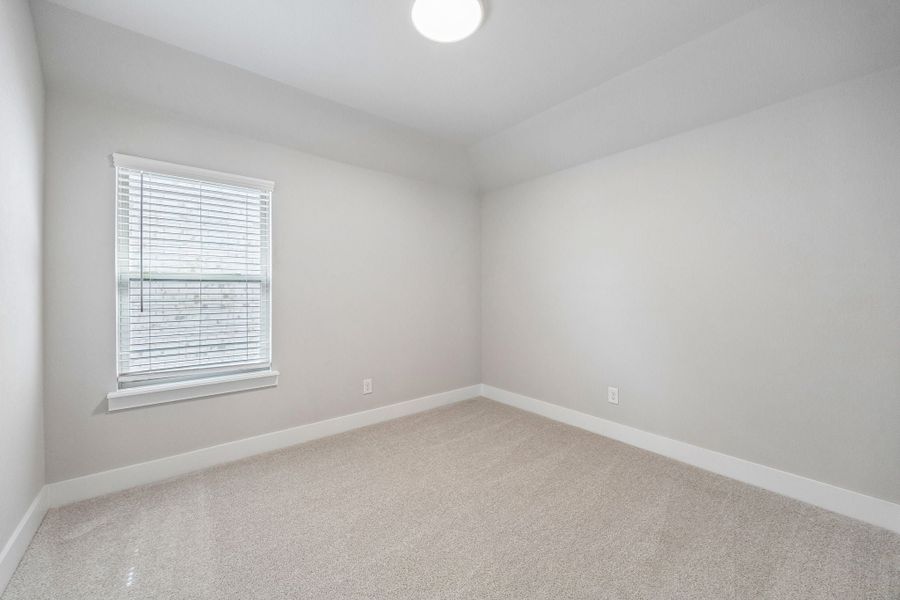 Spacious, unfurnished interior of a new home in Painted Tree Woodland West, McKinney (Image 20).