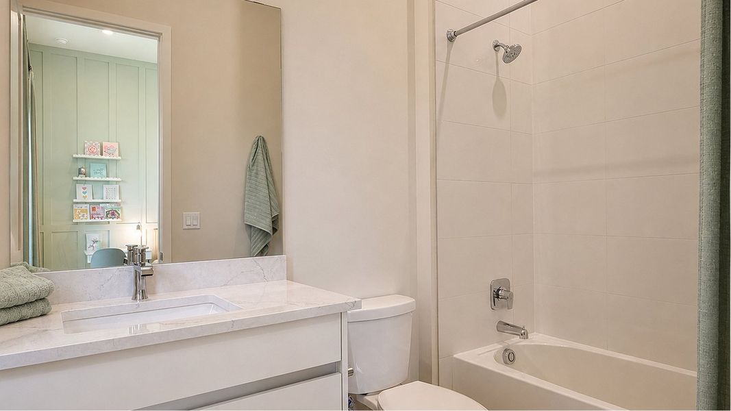 5176 Vanderbilt Bath3 F1 Base1