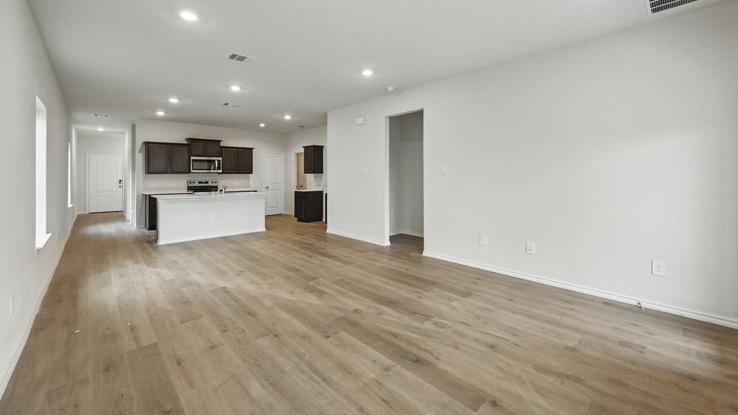 Spacious, unfurnished interior of a new home in Wildcat Ranch, Crandall (Image 29).