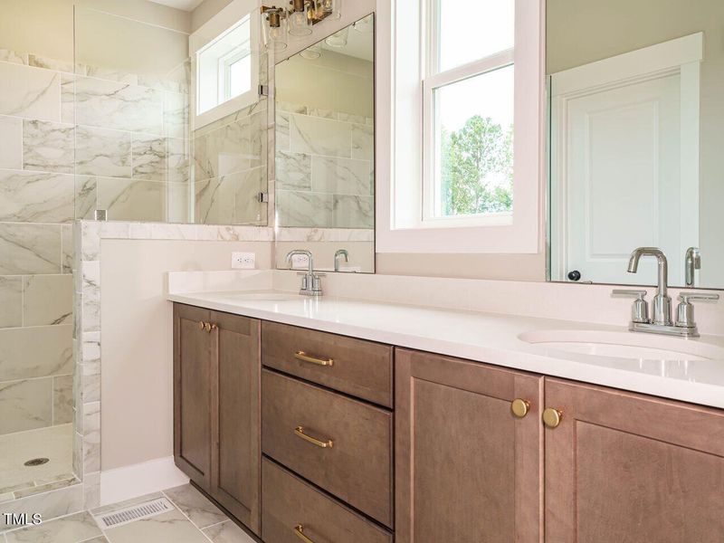 023-1280x960-bathroom