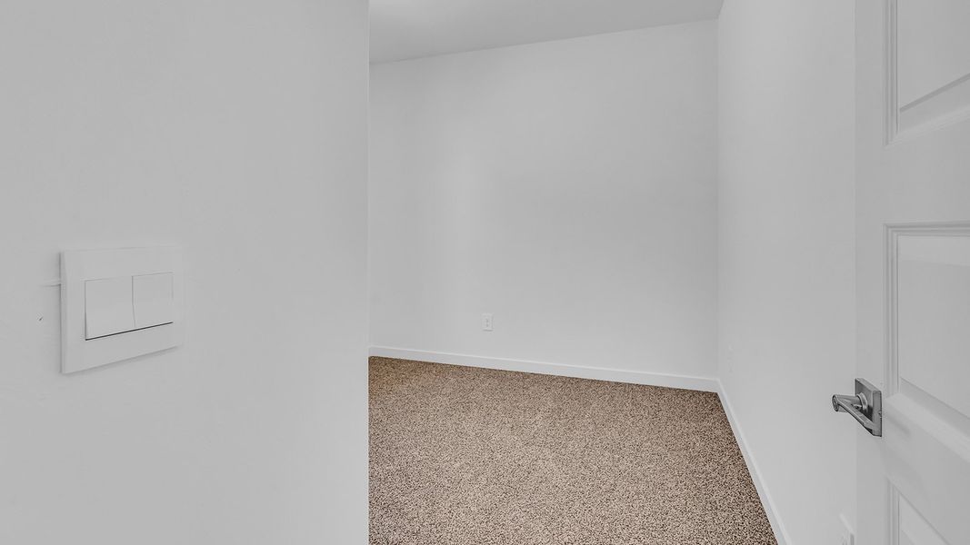 Spacious, unfurnished interior of a new home in The Oasis at Rocking K, Vail (Image 33).