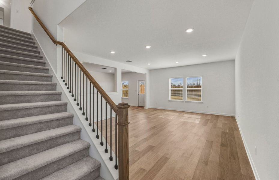 Spacious, unfurnished interior of a new home in Sunfield, Buda (Image 40).