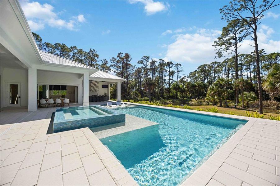 Exterior details and patio area of a home in , Port Charlotte (Image 4).