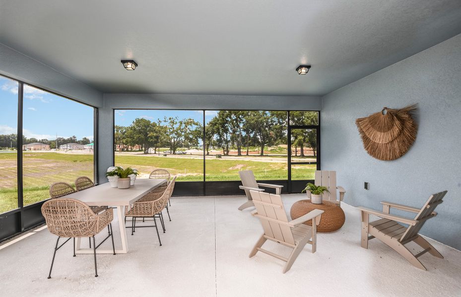 Spacious Covered Lanai