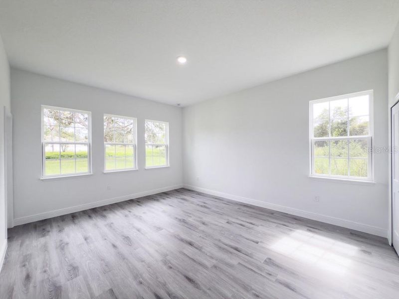 Spacious, unfurnished interior of a new home in , Ocala (Image 25).