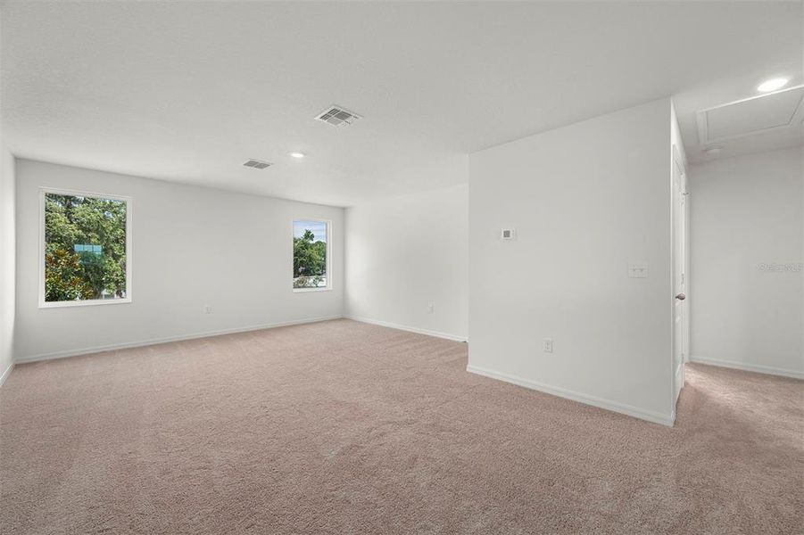 Spacious, unfurnished interior of a new home in Tula Parc, Astatula (Image 17).