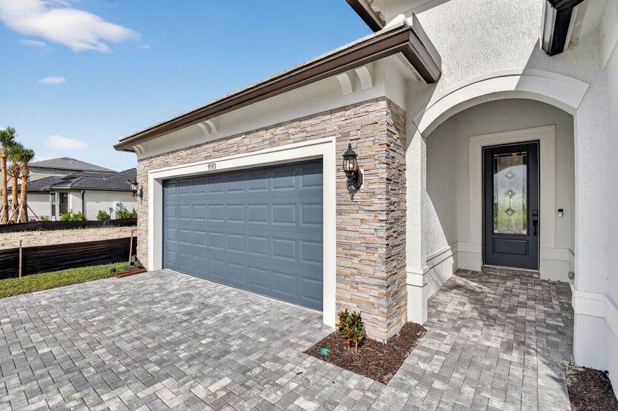 Exterior details and patio area of a home in Hendrix Reserve, Lake Worth (Image 24).