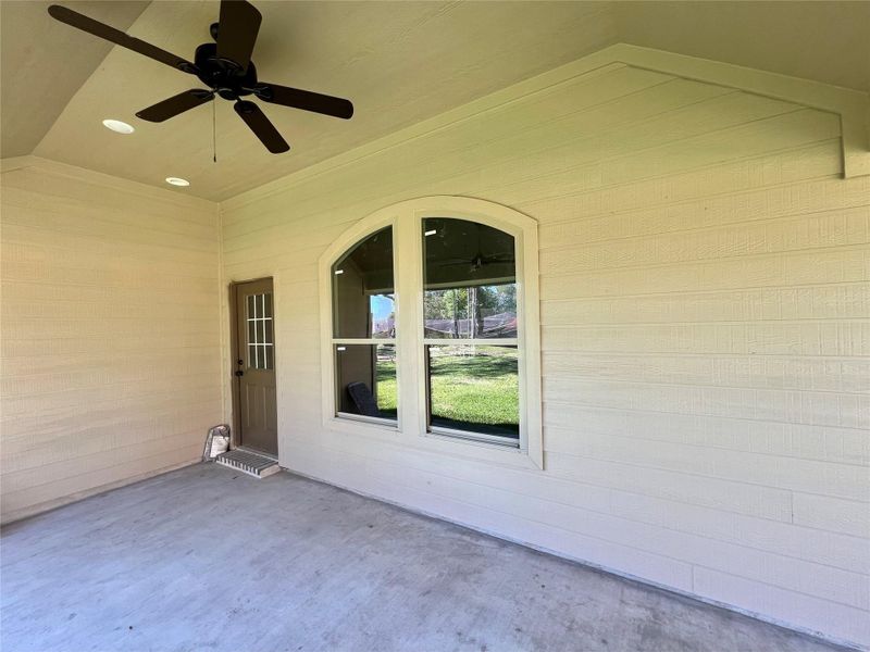 Exterior details and patio area of a home in , Angleton (Image 23).