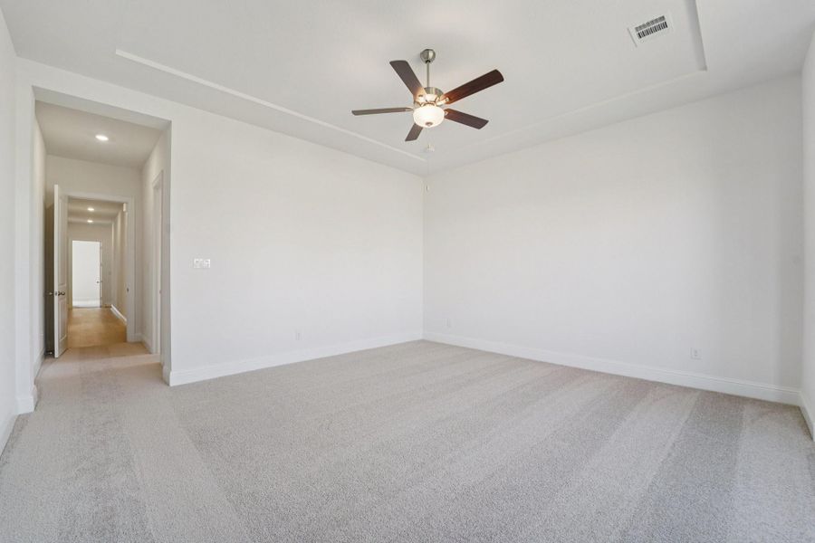 Spacious, unfurnished interior of a new home in Meridiana 70', Manvel (Image 33).