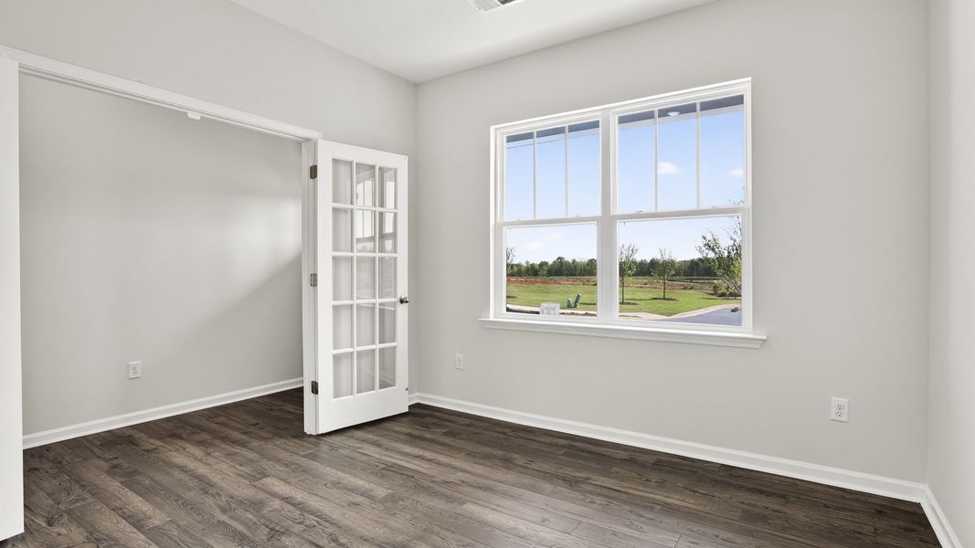 Spacious, unfurnished interior of a new home in Hunters Ridge, Woodruff (Image 18).
