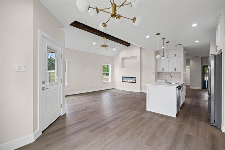 Spacious, unfurnished interior of a new home in , Granbury (Image 32).