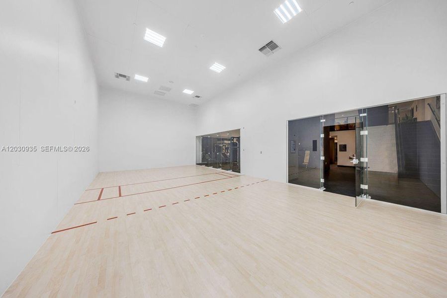 Spacious, unfurnished interior of a new home in , Miami (Image 22).