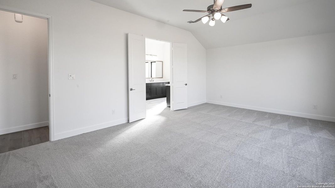 Spacious, unfurnished interior of a new home in Cibolo Valley Heights 65', Cibolo (Image 12).
