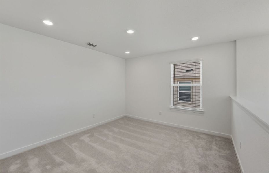 Spacious, unfurnished interior of a new home in Sunfield, Buda (Image 34).