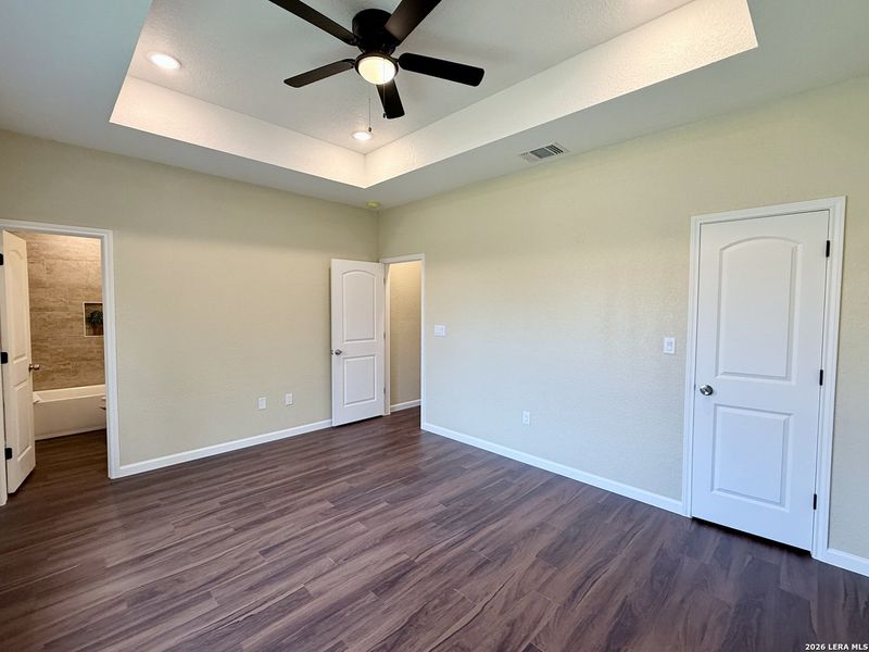 Spacious, unfurnished interior of a new home in , San Antonio (Image 11).