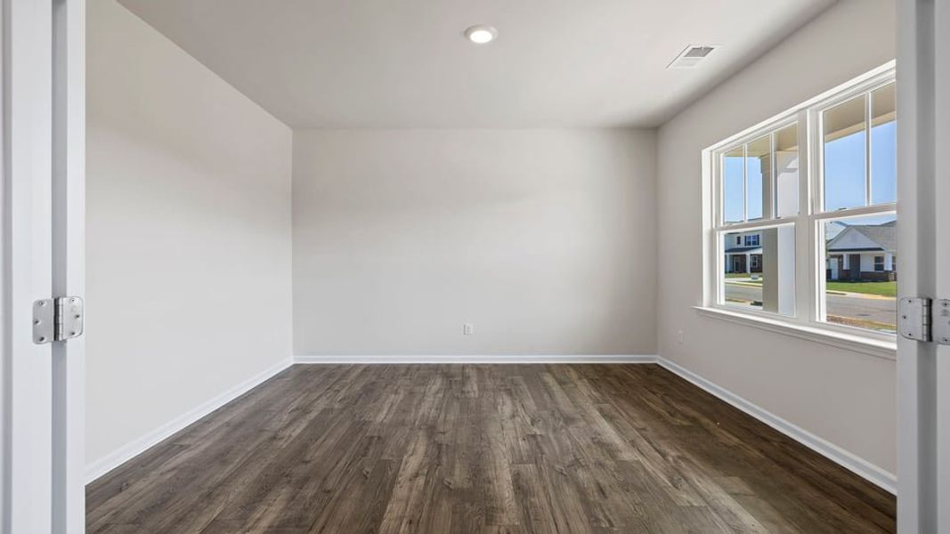 Spacious, unfurnished interior of a new home in Hunters Ridge, Woodruff (Image 13).