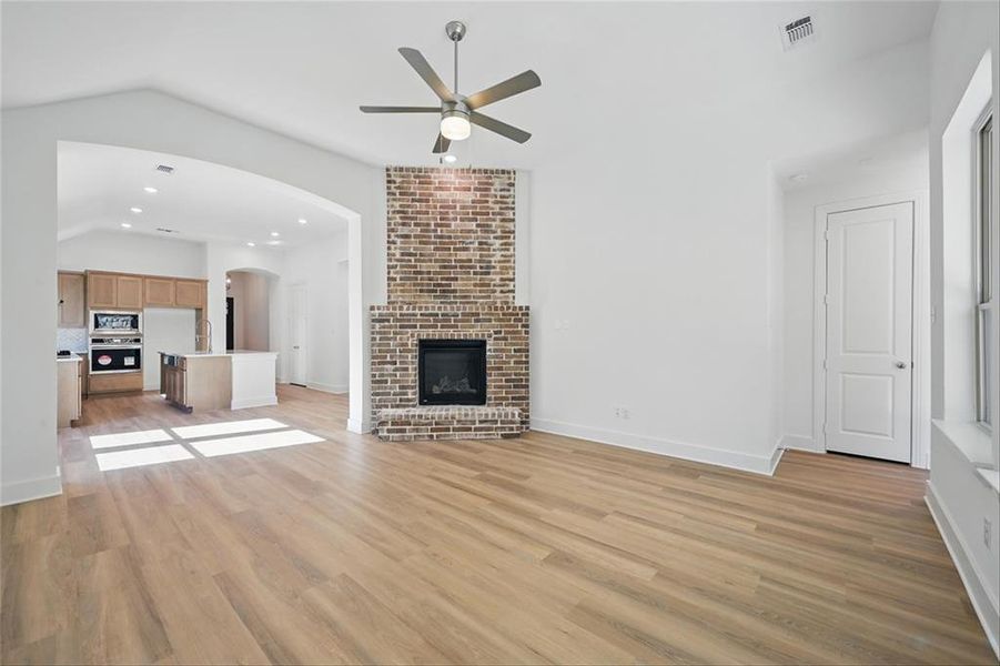 4289SantuaryROYCA009