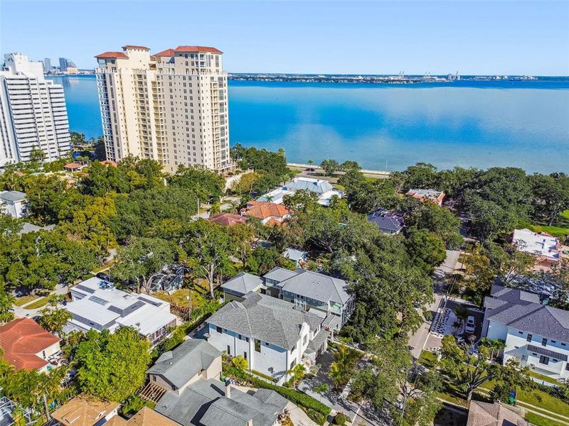 Condo located in Tampa, FL showcasing its design and architecture (Image 5).