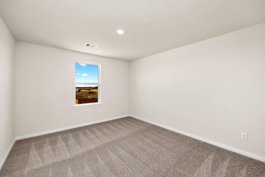 Spacious, unfurnished interior of a new home in Lago Mar, Texas City (Image 6).