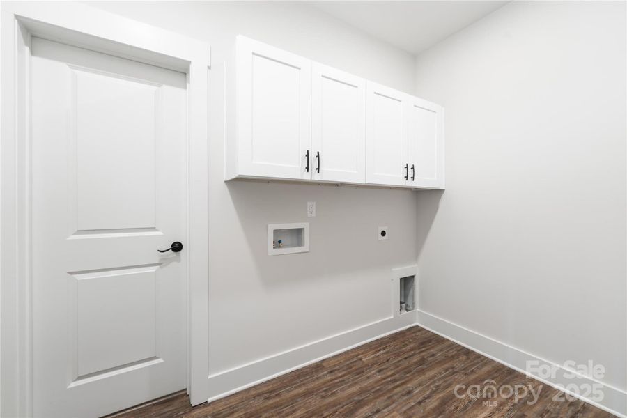 Spacious, unfurnished interior of a new home in , Hickory (Image 35).