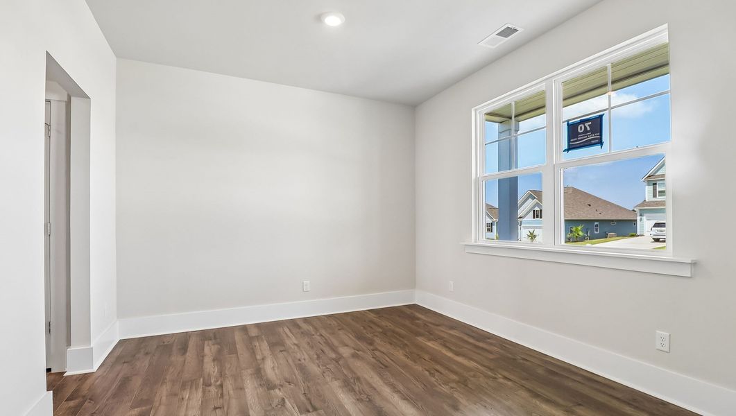 Spacious, unfurnished interior of a new home in Shell Pointe, Gilbert (Image 16).