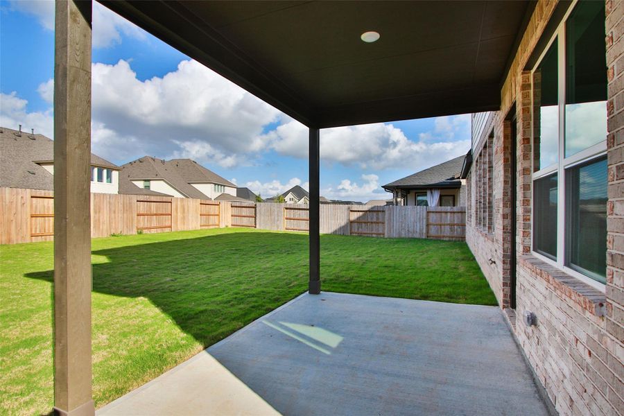 Exterior details and patio area of a home in Brookewater, Rosenberg (Image 3).