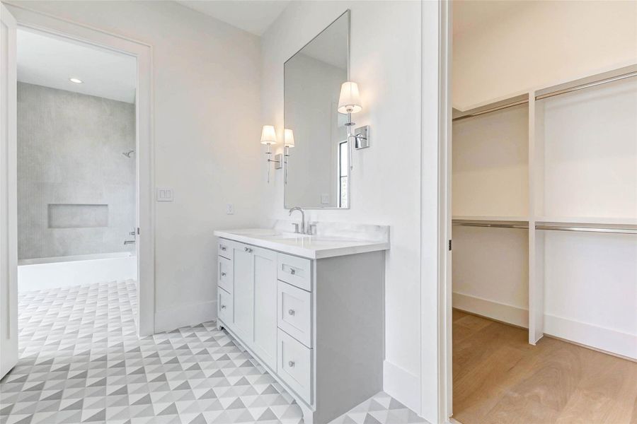 Furnished interior view inside a new home in , Houston (Image 37). Furnished interior view inside a new home in , Houston (Image 37).