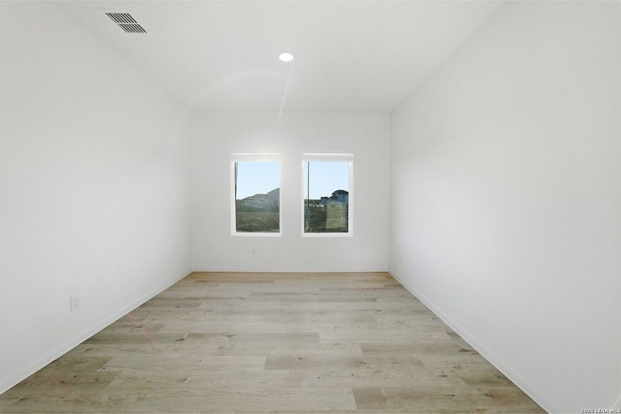 Spacious, unfurnished interior of a new home in Garden Grove, San Antonio (Image 22).