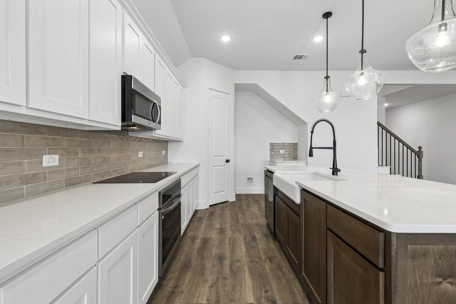 Furnished interior view inside a new home in Brahman Ranch, Venus (Image 7).
