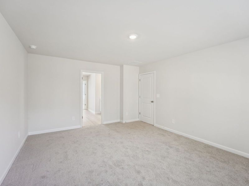 Spacious, unfurnished interior of a new home in Westmont Preserve, Powder Springs (Image 17).
