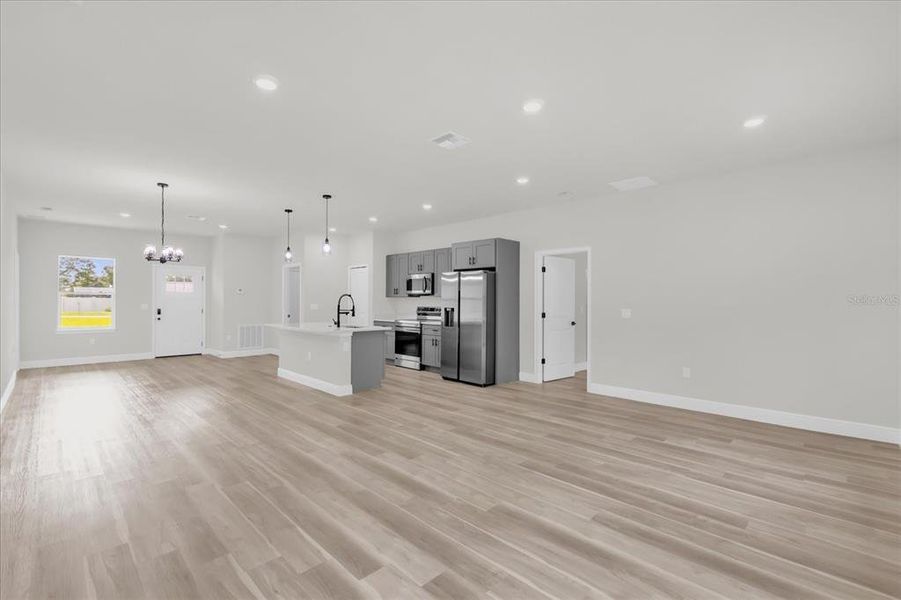 Spacious, unfurnished interior of a new home in , Ocala (Image 11).