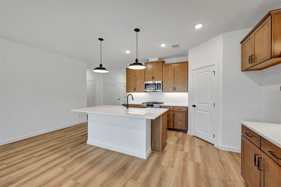 Furnished interior view inside a new home in Rolling Ridge, Van Alstyne (Image 8). Furnished interior view inside a new home in Rolling Ridge, Van Alstyne (Image 8).