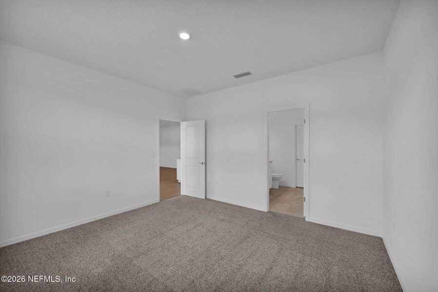 Spacious, unfurnished interior of a new home in Hyland Trail, Green Cove Springs (Image 31).