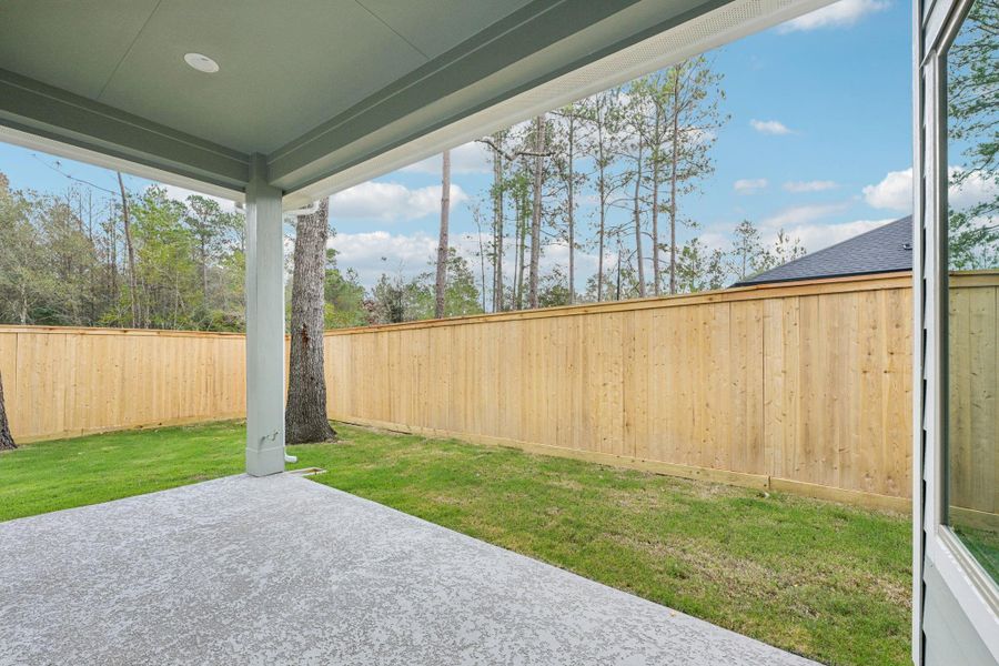 Exterior details and patio area of a home in Kresston, Montgomery (Image 20).