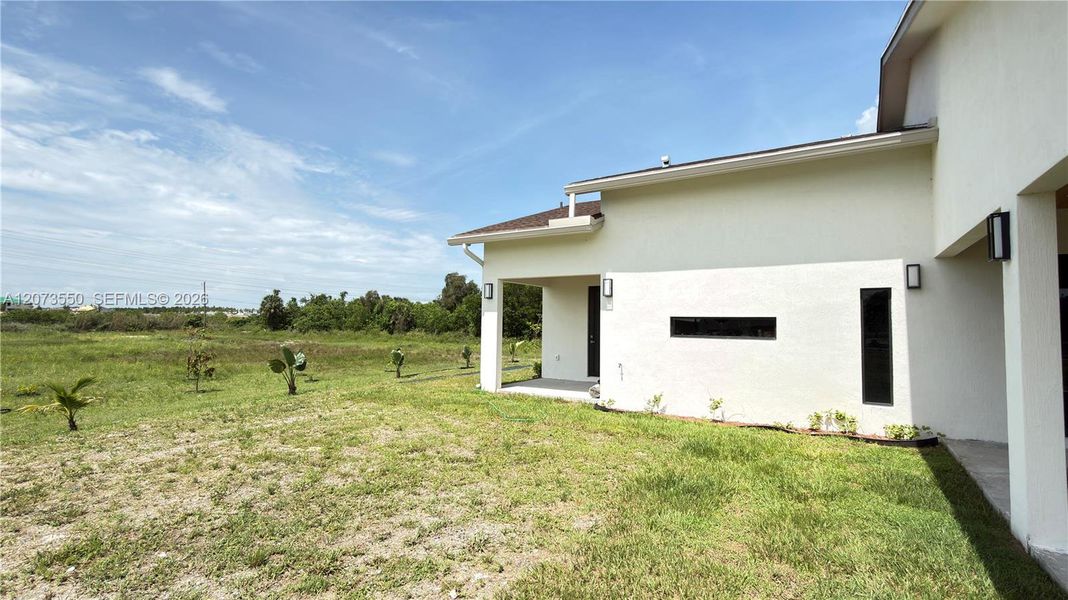 Exterior details and patio area of a home in , Loxahatchee (Image 36).